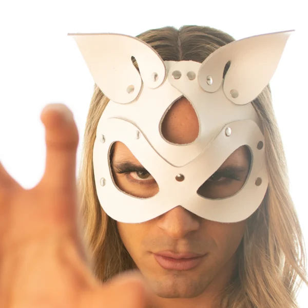 Máscara gatitx de cuero blanca